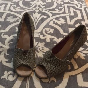 Toms Tan/Brown/Gold Open Toe Wedge Heel